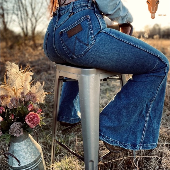 Wrangler Retro Flares - Picture 2 of 3